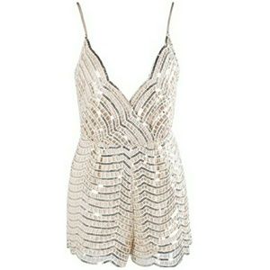 SEXY Beige Sequin Romper

SIZE LARGE